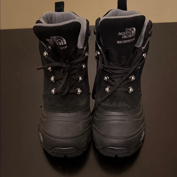 The North Face Black High-Top Winter Boots NEW WITHOUT TAGS - Picture 3 of 5